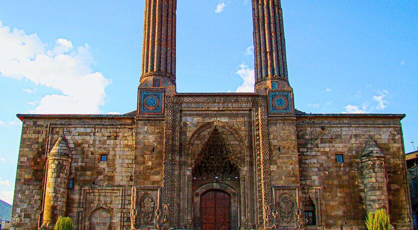 Uçaklı ... Karadeniz ve Yaylalar , Erzurum - Tortum Şelalesi farklarıyla...( 5 gece konaklamalı ) 